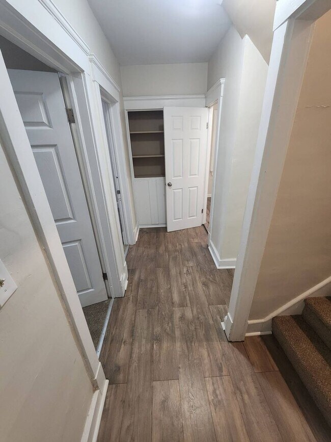 Building Photo - Charming 5-Bedroom Property in Prime Location (Section 8 vouchers Accepted)