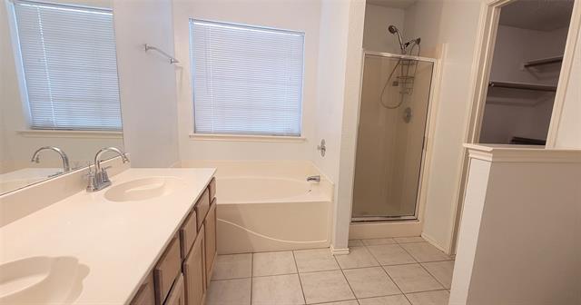 Building Photo - 865 W Lynn Creek Dr