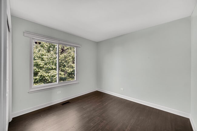 Building Photo - 242 Stafford Dr