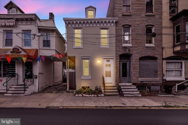 Building Photo - 734 Franklin St