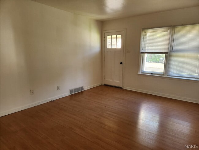 Building Photo - 132 Deane Ct