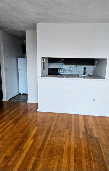 Building Photo - 1643 Cambridge St