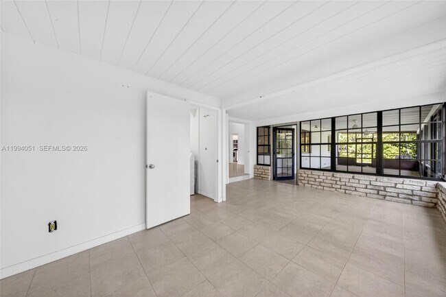 Building Photo - 3255 SW 60th Ave