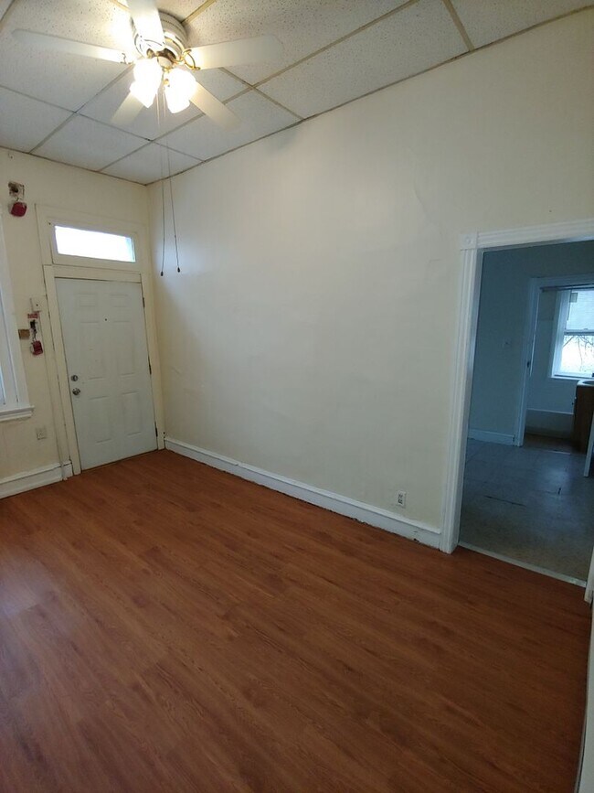 Building Photo - West Philly Studio