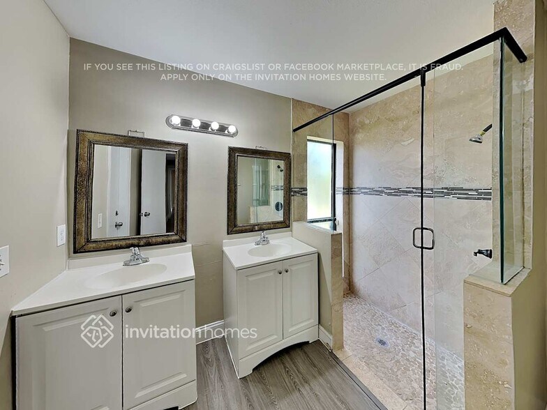 Building Photo - 3914 NW 72nd Dr