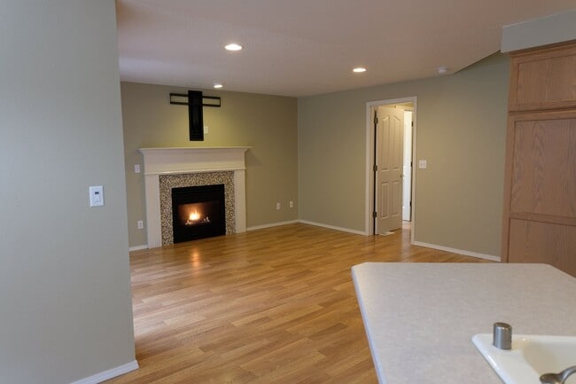 Building Photo - !!!HALF MONTH RENT FREE!!!? Beautifully Updated Home in a Peaceful, Highly Desirable Fisher’s Lan...