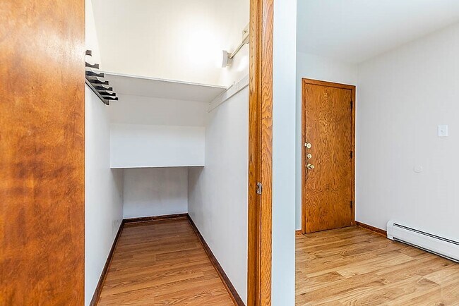 Building Photo - 5752 W Park Ave