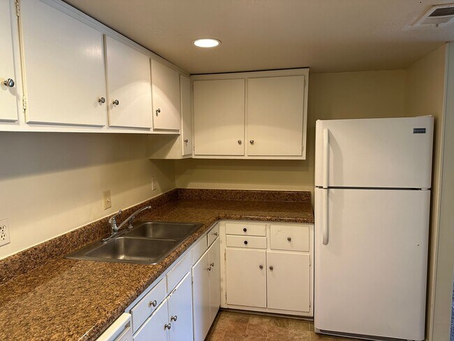 Building Photo - 500 Umstead Dr