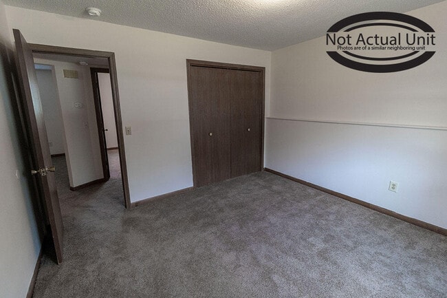 Building Photo - 420 NE Park Ln