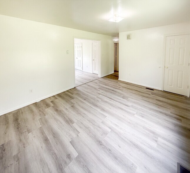 Building Photo - 496 Lancaster Creek Dr