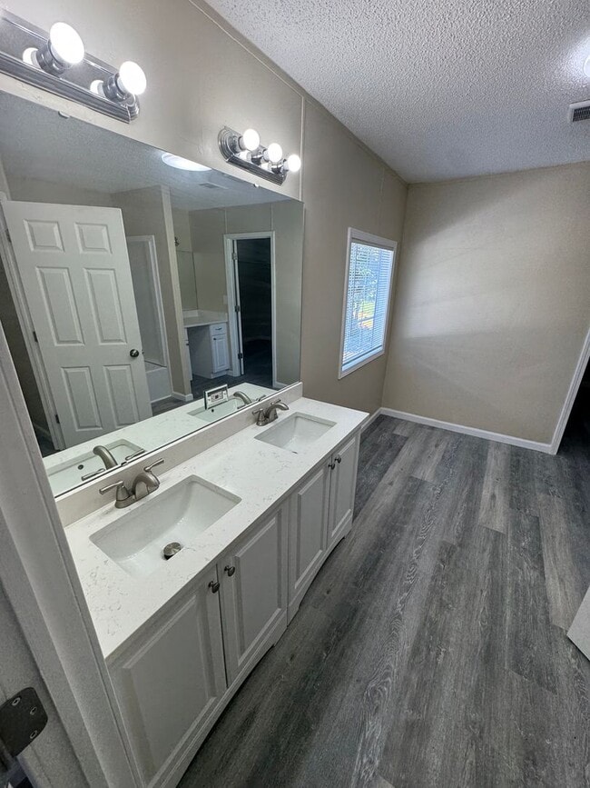 Building Photo - Navarre Home for rent!