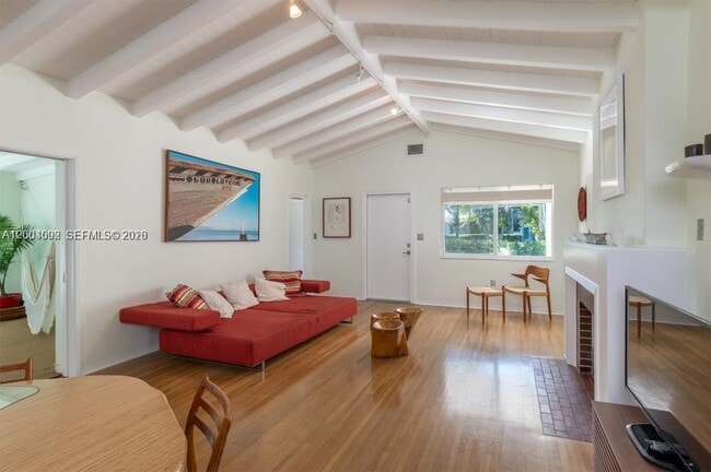 Building Photo - 1123 Bay Dr