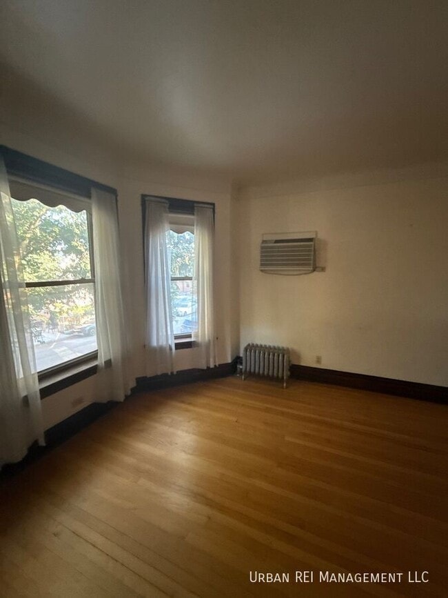 Building Photo - 3342 S Lowe Ave