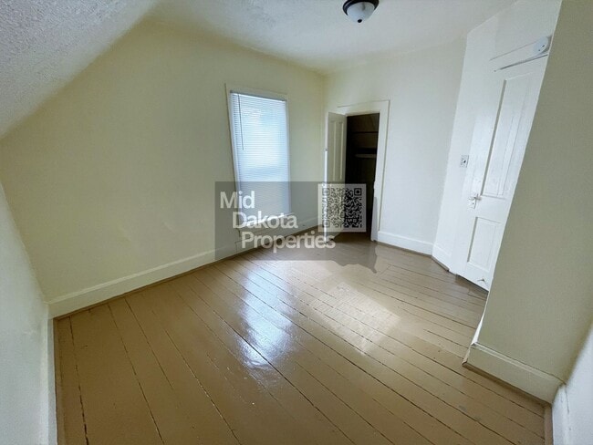 Building Photo - 1016 S Duff- 4 bedroom House