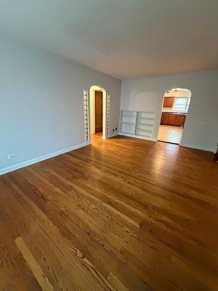 Building Photo - 312 E 83rd St