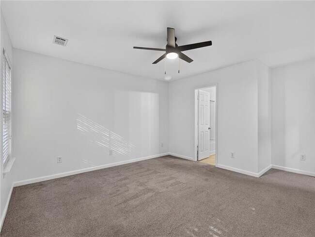 Building Photo - 2820 Mayfair Dr