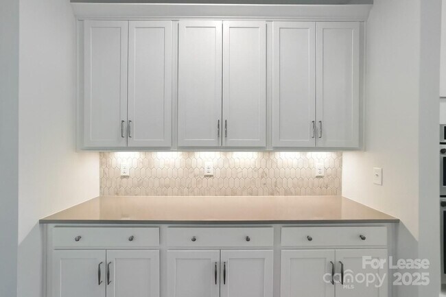 Building Photo - 5409 Verona Rd