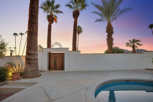 Building Photo - 52123 Avenida Diaz
