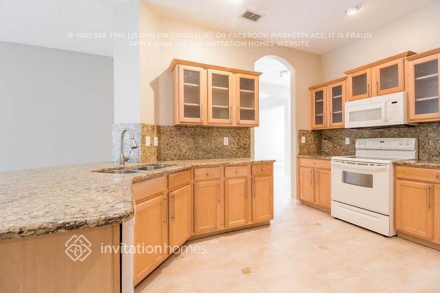 Building Photo - 8571 Lake Windham Ave