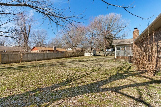Building Photo - Beautiful Home in Springdale with Sunroom!