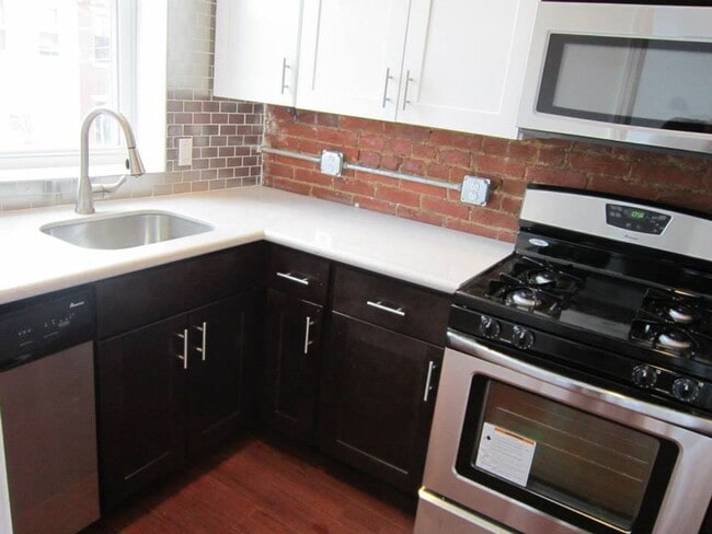 Building Photo - Beautiful 3 bed, 1 bath luxury apartment South Side Flats