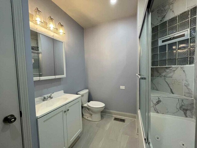 Building Photo - 1446 W Irving Park Rd