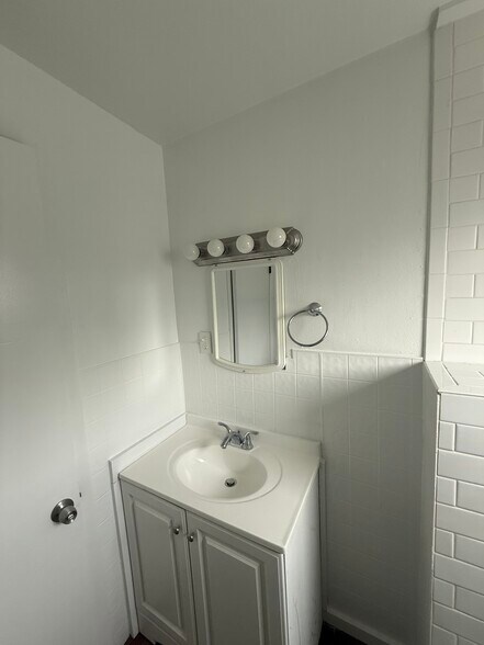 Building Photo - 368 Weimar St