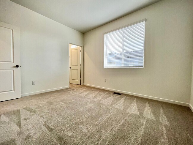 Building Photo - NEWER BUILD! 2 Bed 2 Bath Townhome in Timnath!