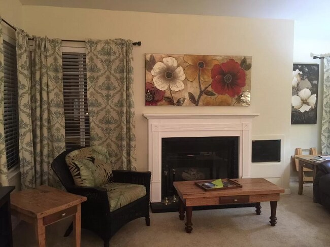 Building Photo - 10665 Cherry Hills Dr