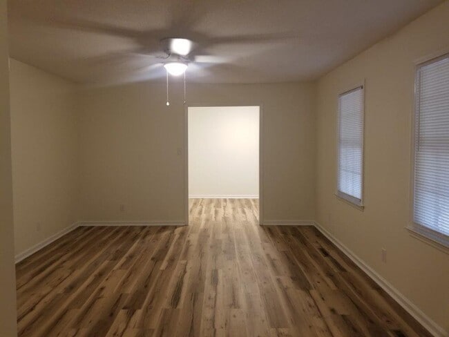 Building Photo - 124 Perry Dr