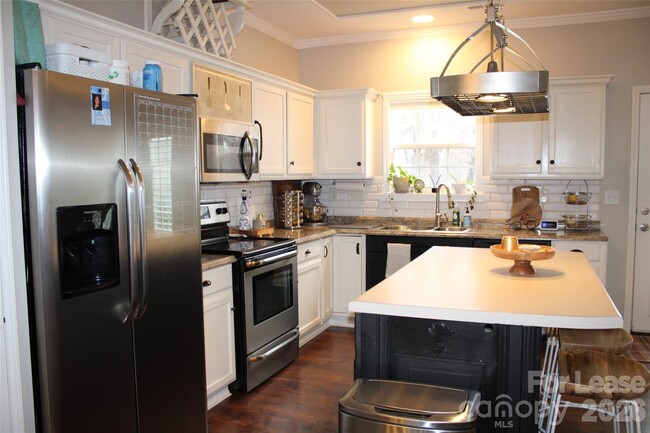 Building Photo - 17726 Delmas Dr