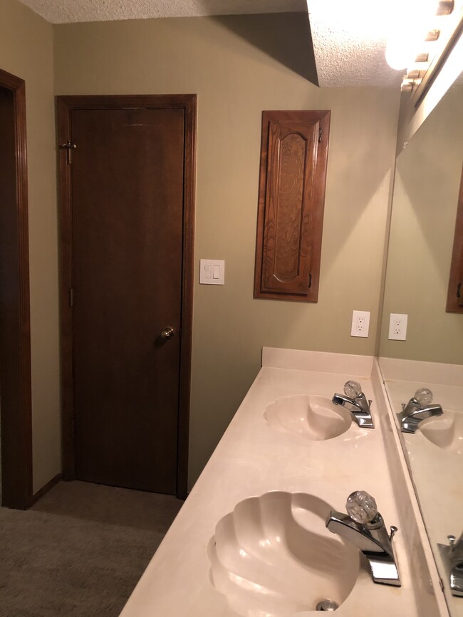 Master Bathroom - 9050 E 95th St