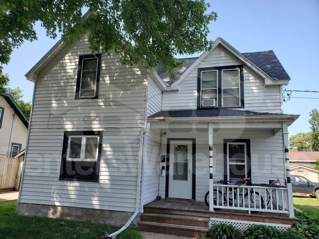 Building Photo - 209 Cross St