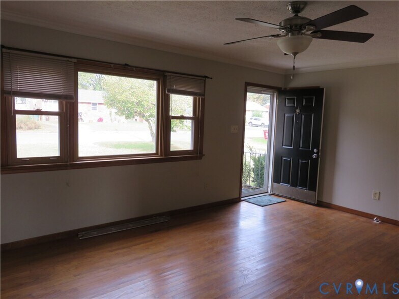 Building Photo - 231 N Mapleleaf Ave