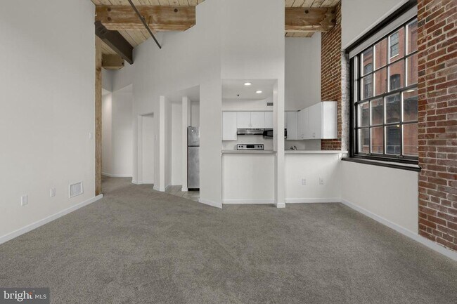Building Photo - 303 Vine St