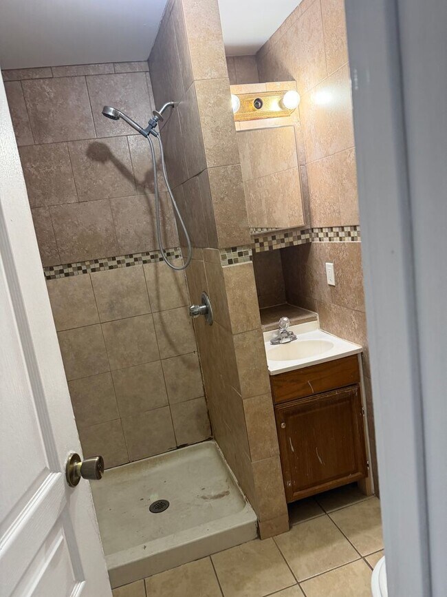 Building Photo - 411 Bergen Ave