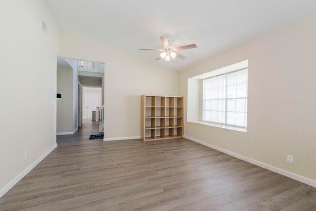 Building Photo - 1306 Wild Daisy Ln