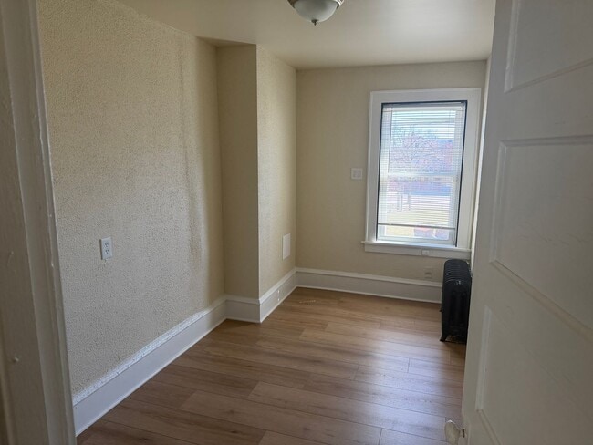 Building Photo - 815 E Locust St