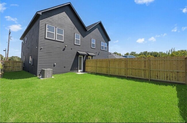 Building Photo - 8414 Cannon St