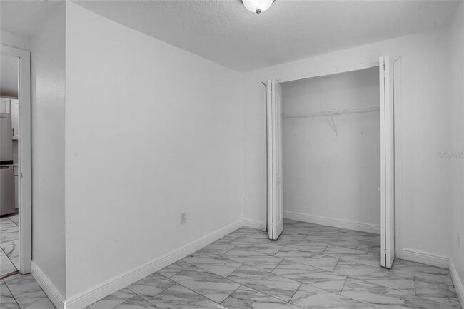 Building Photo - 906 Celery Ave