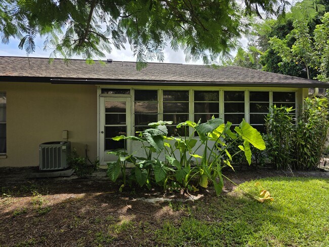 Building Photo - 3648 Boca Ciega Dr