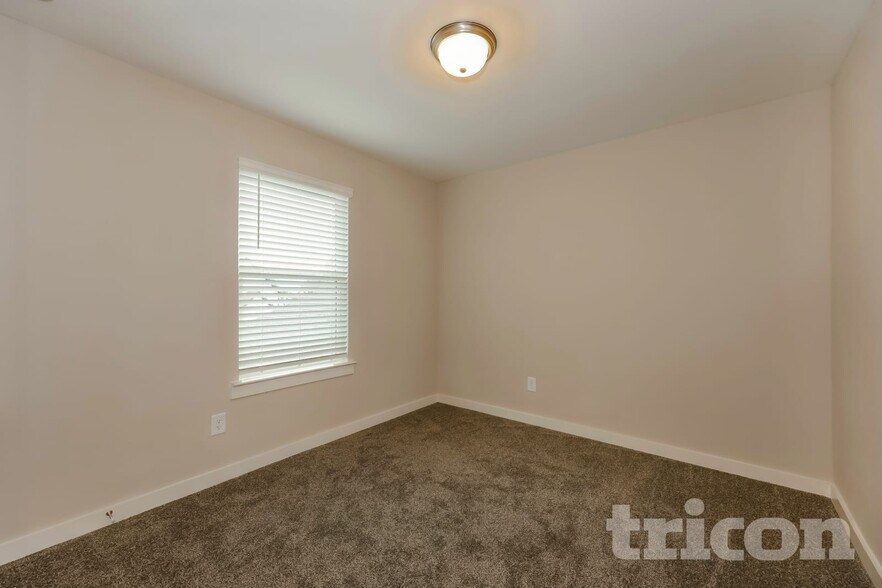 Building Photo - 1113 Fallgate Dr