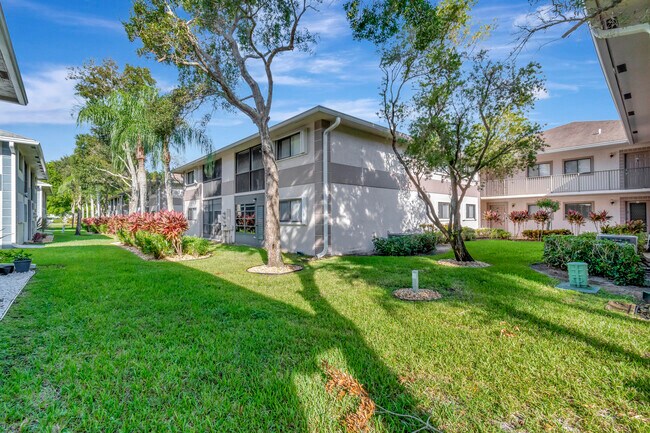 Building Photo - 15364 Lakes of Delray Blvd