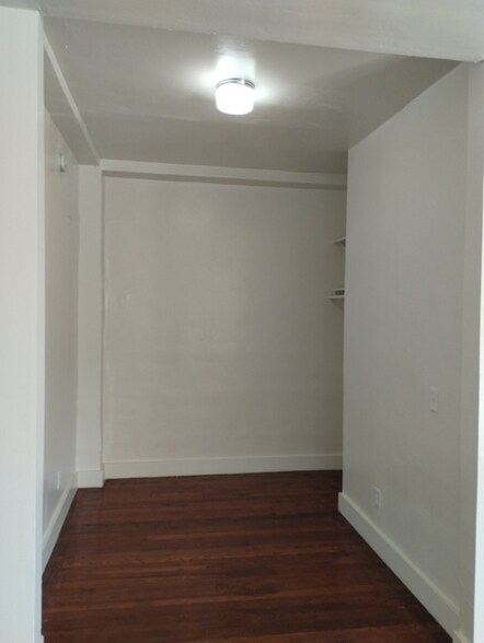 Building Photo - 901 S Kingsley Dr