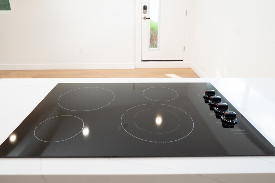 Building Photo - 4124 W Ave 42