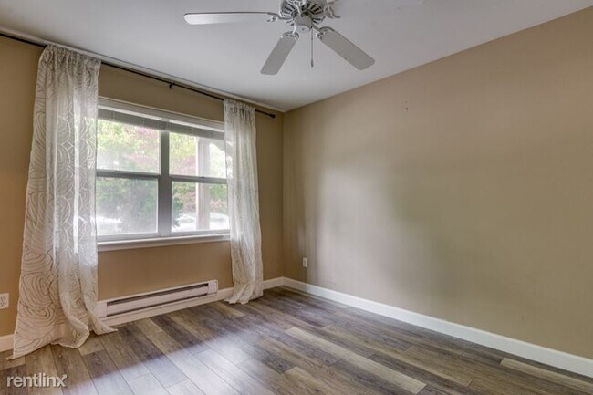 Building Photo - 3 br, 2 bath Condo - 1526 SE Cutter Ln