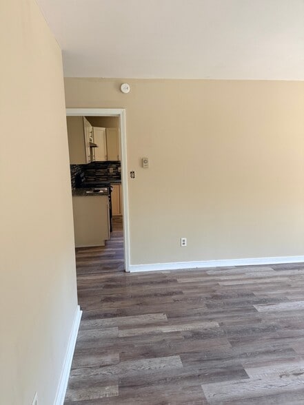 Building Photo - 3206 Elmwood Ave