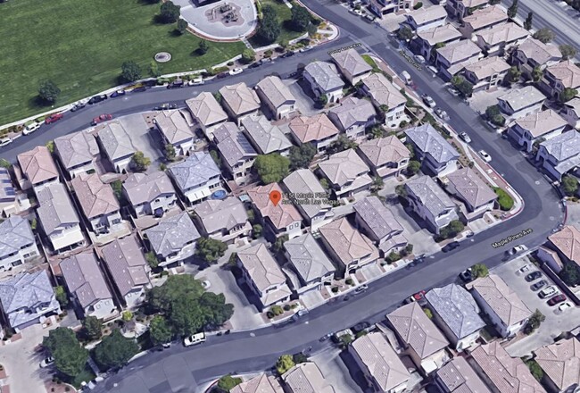 Building Photo - Immaculate 3 Bedroom Home in a Gated Commu...