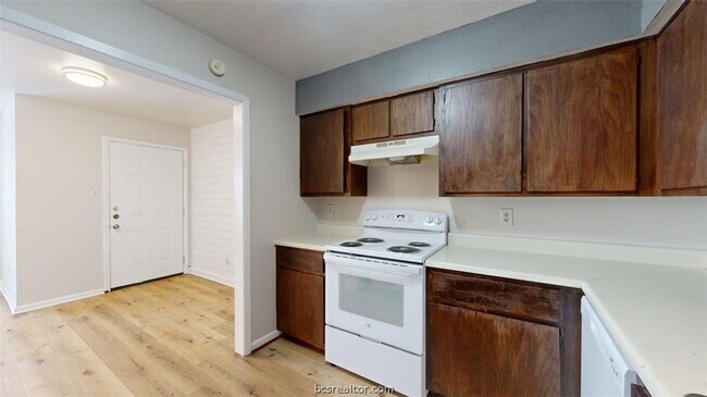 Building Photo - 2807 Longmire Dr