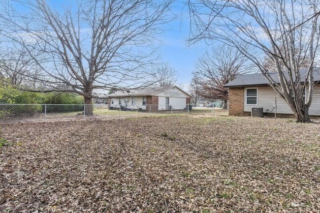 Building Photo - 2316-2318 Raven Ln